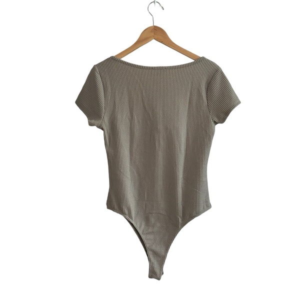***FIRM PRICE*** NWT FASHION NOVA Sabrina Ribbed Body Suit Stone 1X - Picture 3 of 4
